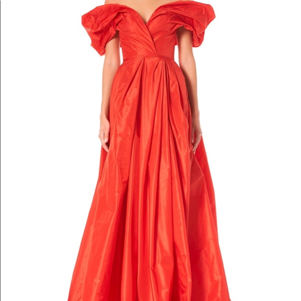 CAROLINA HERRERA gown